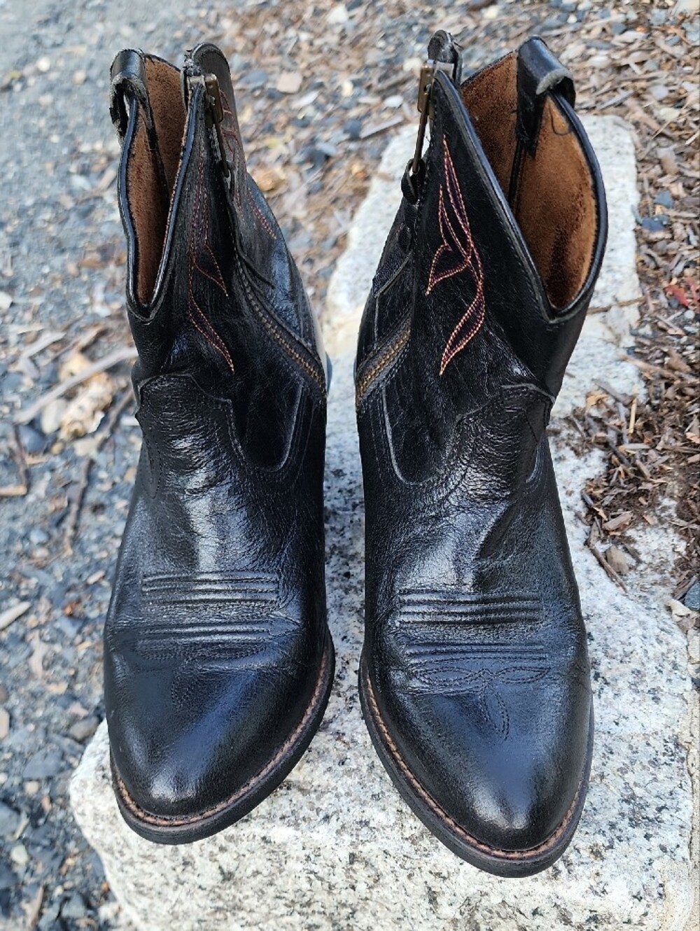 Ariat Black Leather Short Western Boots with Brown Stitching sz 7B - Picture 2 of 14